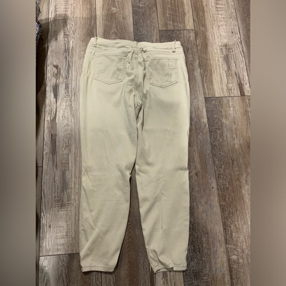 Tan capris - Picture 4 of 4